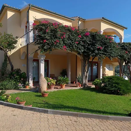 Comfy Flat With Sea View * Badesi